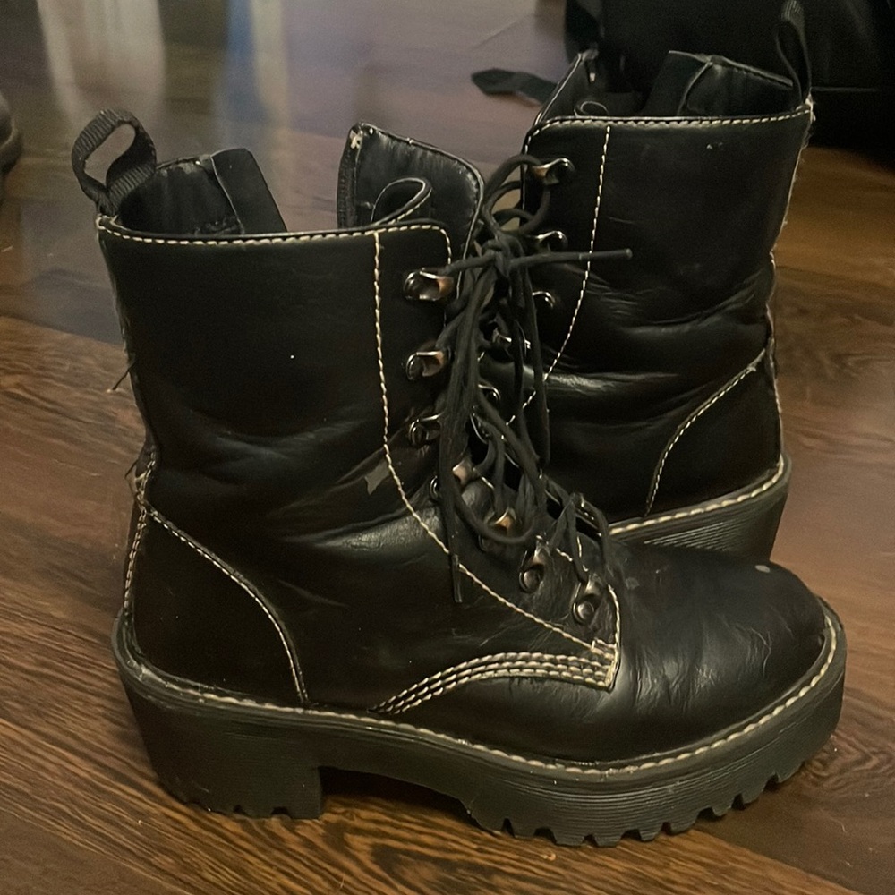 Combat boots